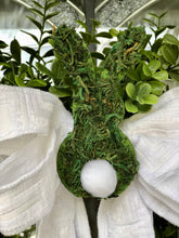 Load image into Gallery viewer, EASTER BOXWOOD WREATH